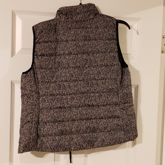 Sporty puffer zip-up vest - Picture 3 of 5